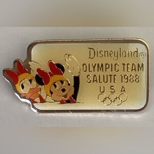 Disney Minnie, Daisy  Olympic Team Salute 1988 USA Synchronized Swimming pin